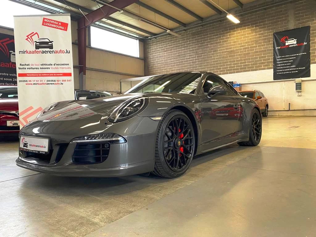 Porsche 911 GTS grau im MKAA Showroom Bertrange