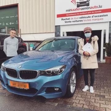 Zwei Kunden mit ihrem BMW 3er GT bei MKAA