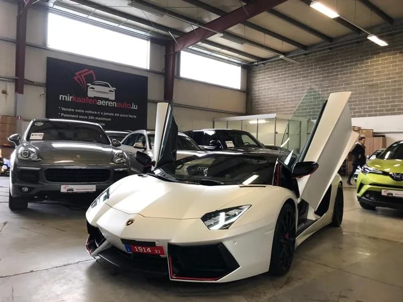 Lamborghini Aventador mit Flügeltüren - Autoankauf Luxemburg MKAA